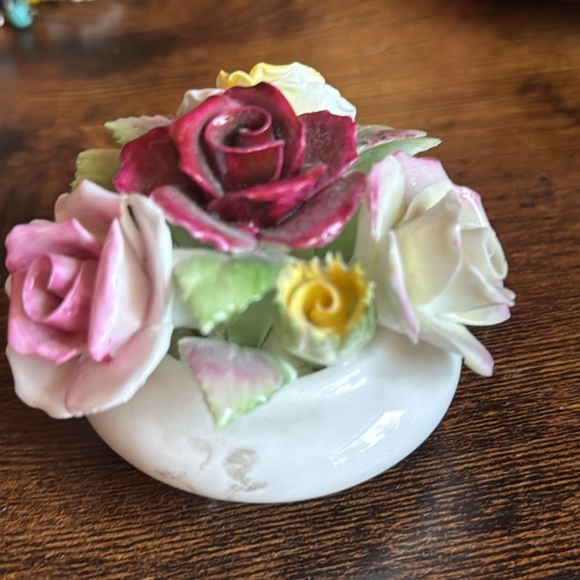 Vintage Royal Doulton Bone China Floral Bouquet Figurine 50's - Picture 2 of 8